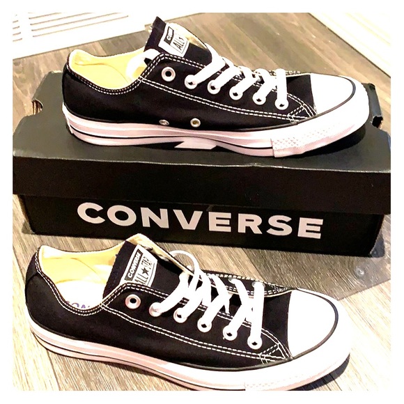 Converse Shoes - BNIB Converse Chucks size 8 black and white